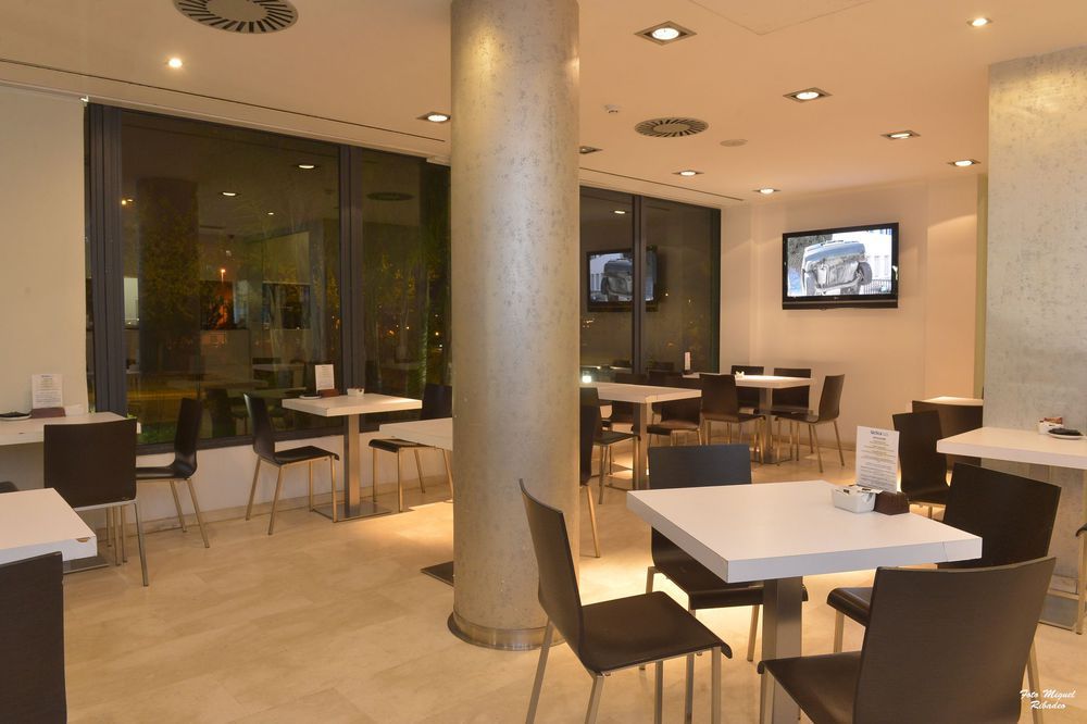Azz Valencia Tactica Hotel Paterna Eksteriør bilde